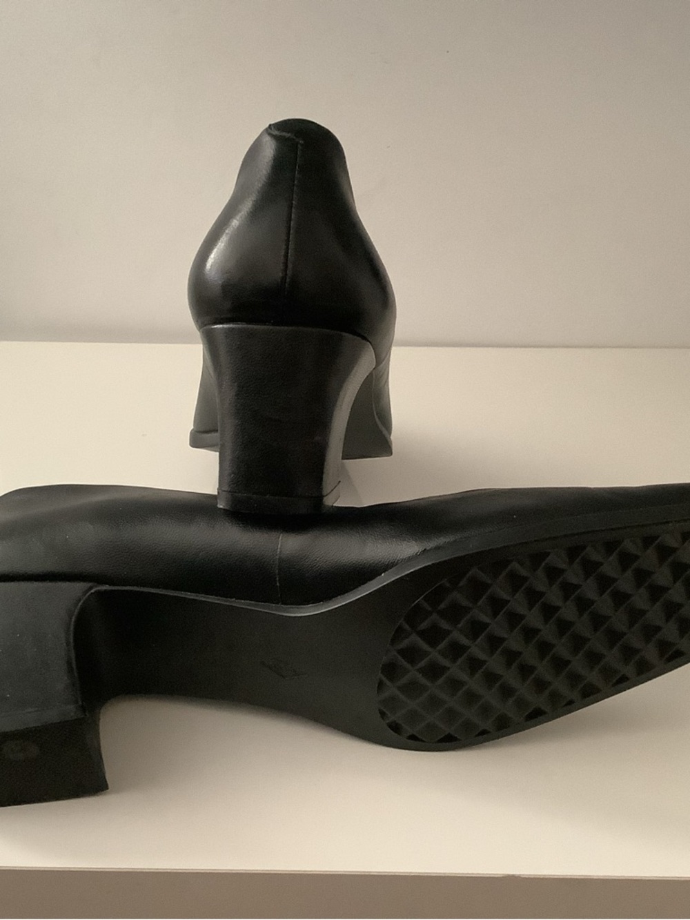 AEROSOLES Black Square Toe Low Block Heel Pumps - Picture 4 of 6